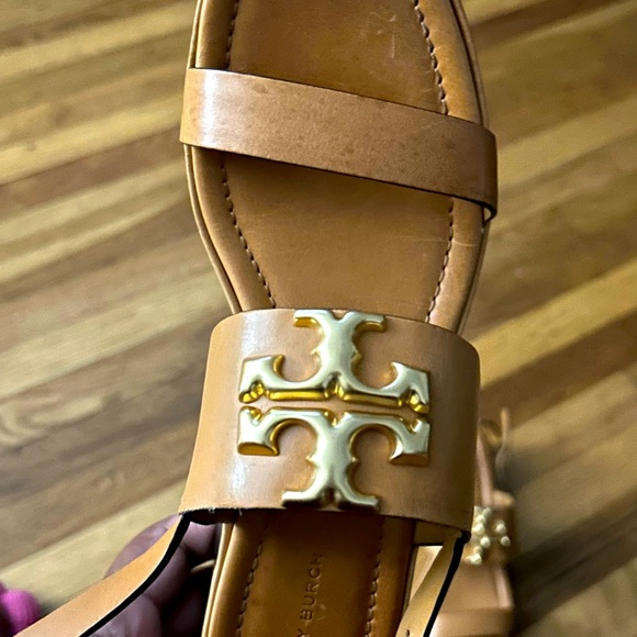 Tory Burch Miller Leather Heeled Sandal Large T inGold. - Picture 5 of 7